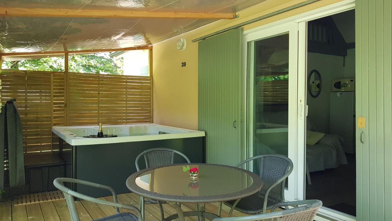 Village 17 Gites, Piscine, Restaurant , 2 Avec Spa, 3km De Holiday home